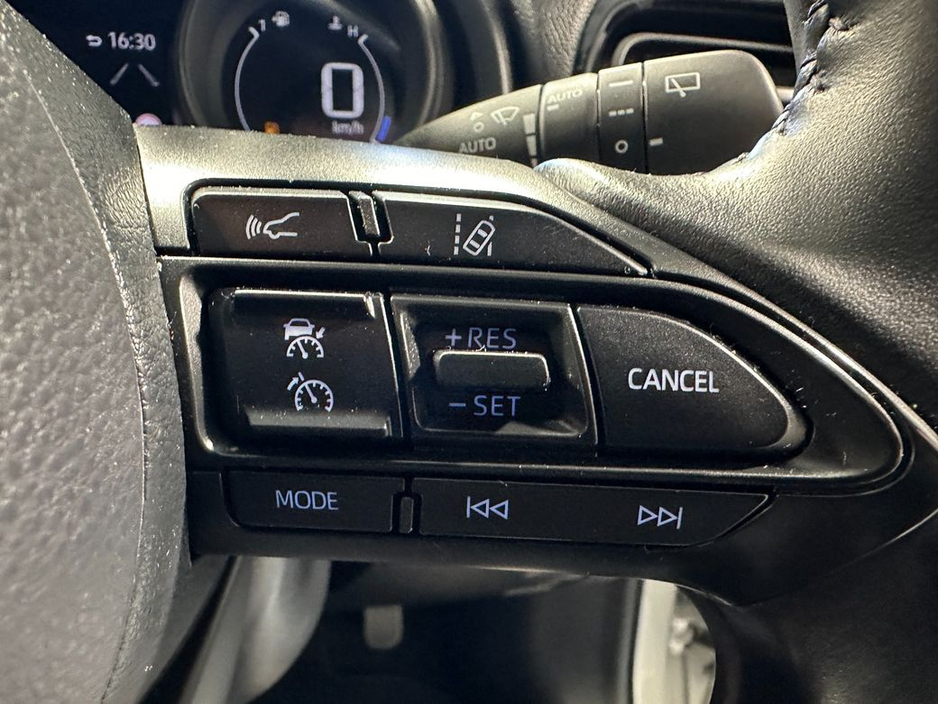 2021 Toyota Yaris - image 17