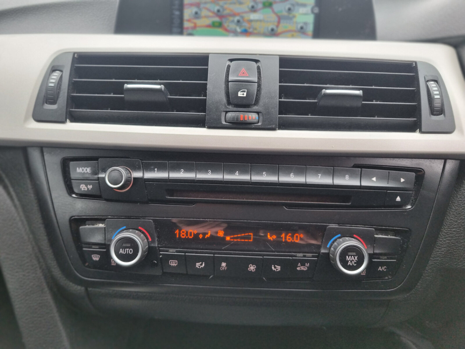 2014 BMW 3 Series - image 9