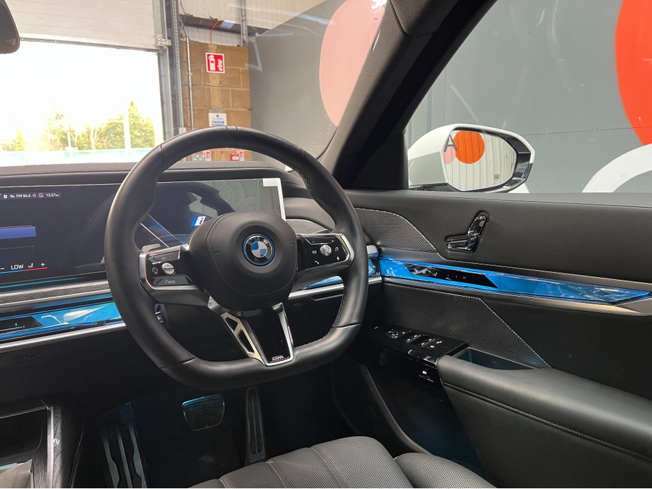 2025 BMW i7 - image 19
