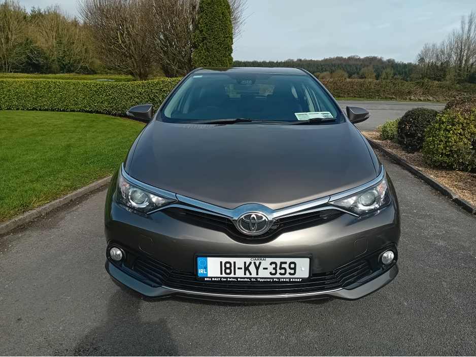 2018 Toyota Auris - image 2