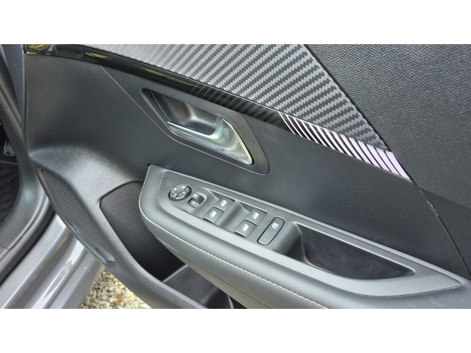 2025 Peugeot 208 - image 21