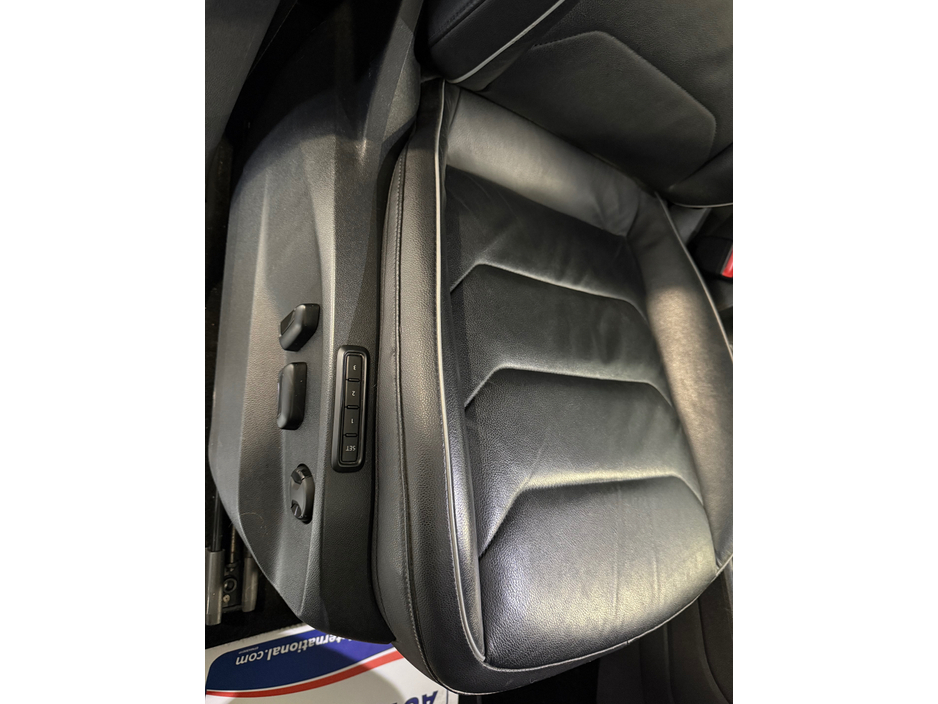 2020 Volkswagen Tiguan - image 8