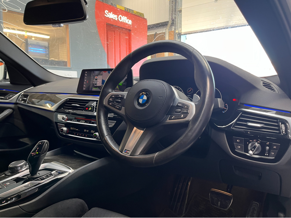 2019 BMW 5 Series - image 13