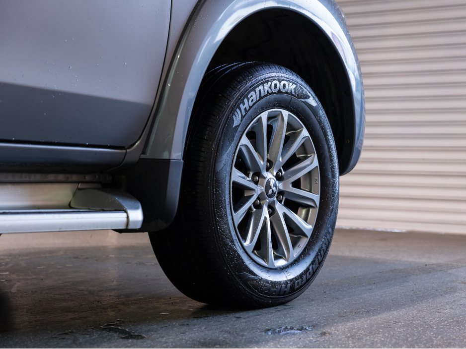 2019 Mitsubishi L200 SUPERCHARGER 17MY INTENSE 6MT CREWC 2.5 DID CR 4WORK CREWCAB 4DR €19,500