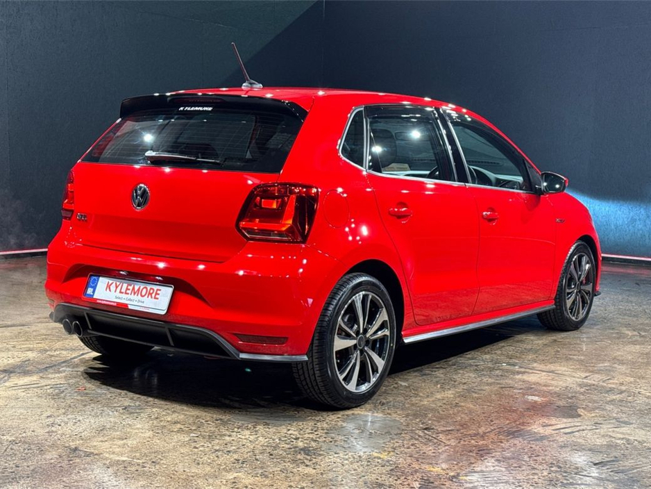 2015 Volkswagen Polo - image 3