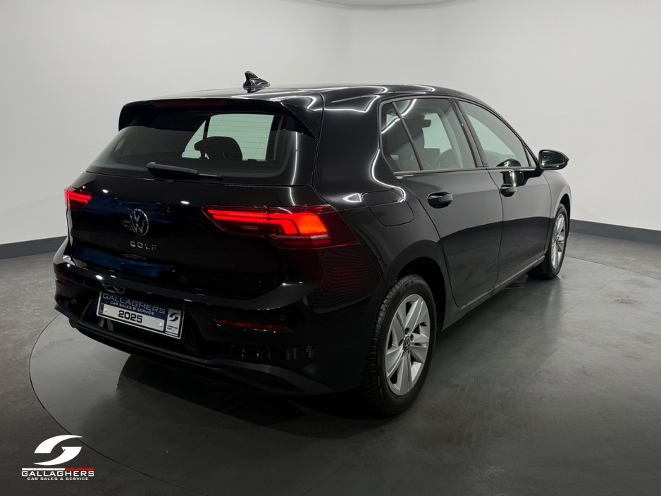 2025 Volkswagen Golf - image 9