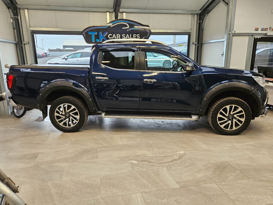 2019 Nissan Navara - image 3