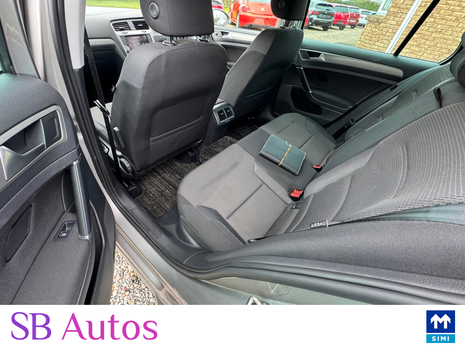 2017 Volkswagen Golf - image 12