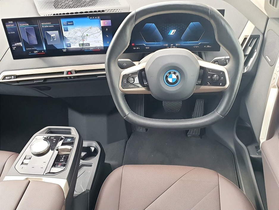 2022 BMW iX - image 5