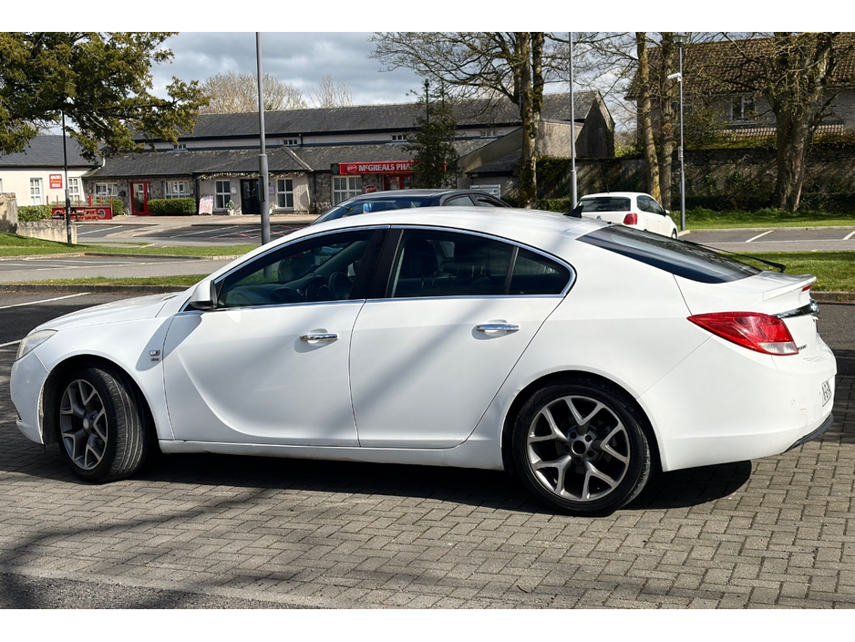2011 Vauxhall Insignia - image 6