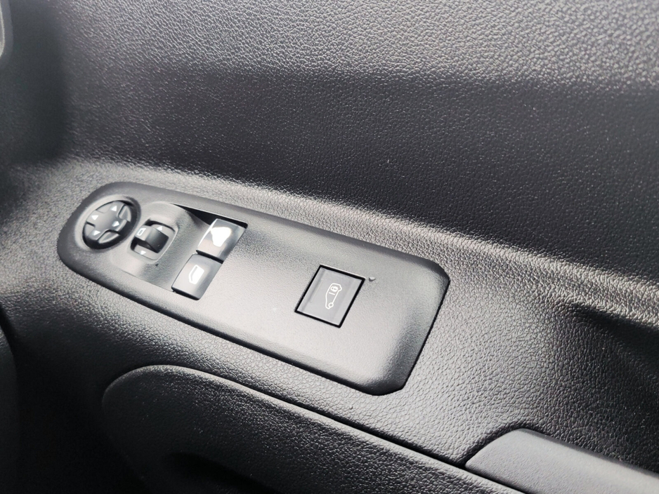 2025 Peugeot Partner - image 19