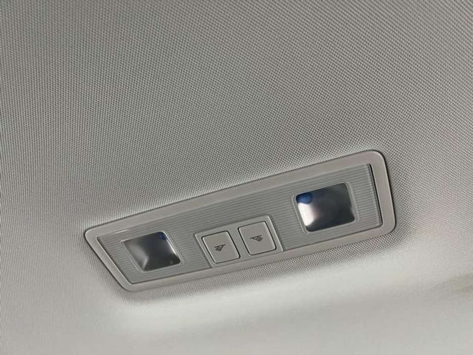 2020 Volkswagen Golf - image 24