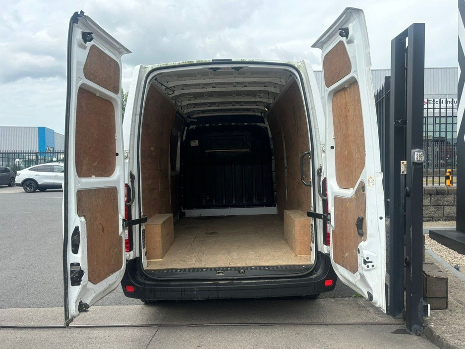 2022 Renault Master - image 5
