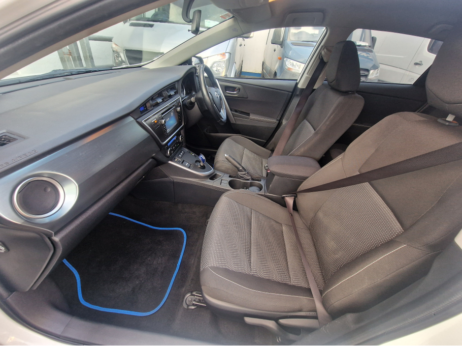 2014 Toyota Auris - image 24