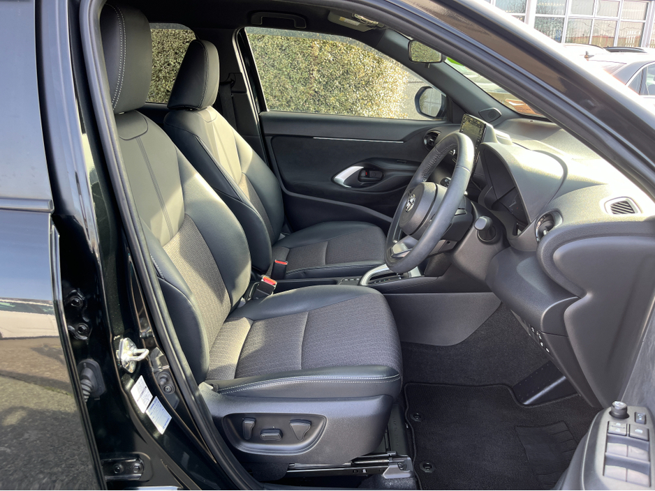 2023 Toyota Yaris Cross - image 10