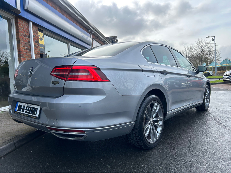 2018 Volkswagen Passat - image 18