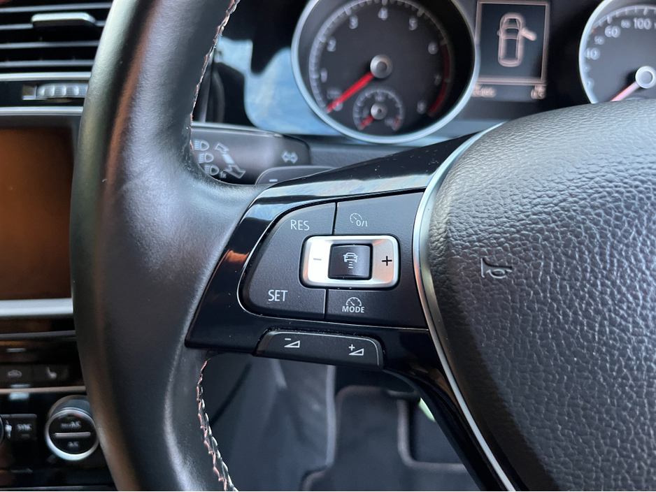 2014 Volkswagen Golf EDITION 40 AUTOMATIC 1.4 PETROL //HALF LEATHER SEATS//HEATED SEATS//REVERSE CAMERA//ADAPTIVE CRUISE CONTROL//KEYLESS ENTRY// €13,950