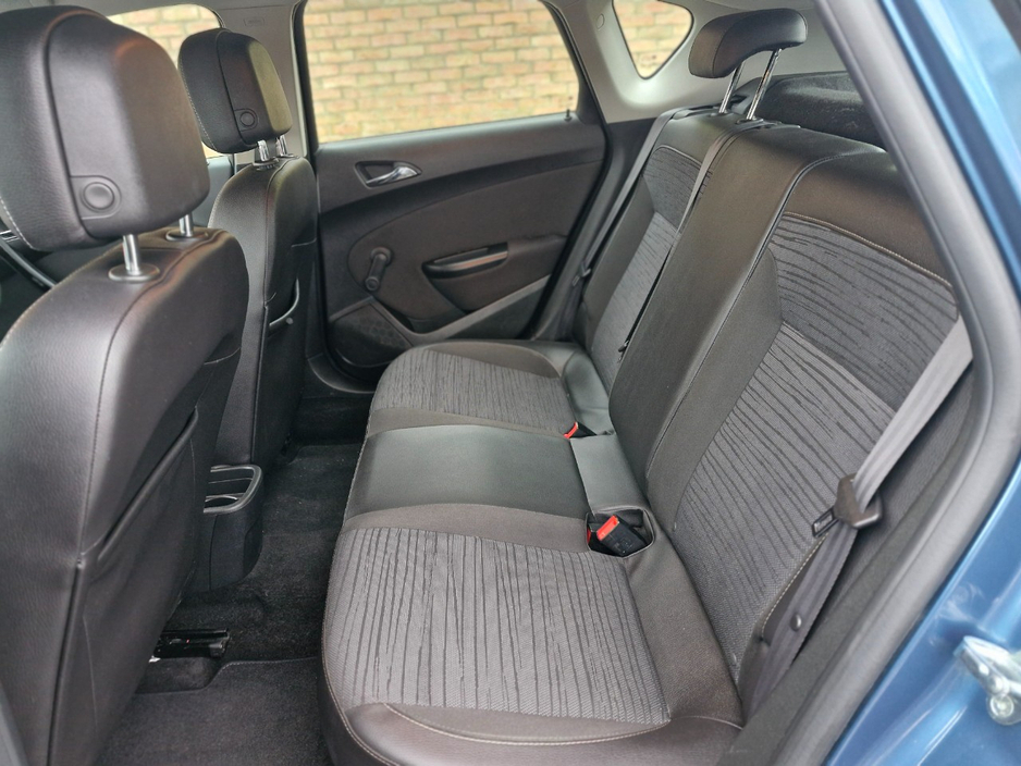 2015 Opel Astra - image 10