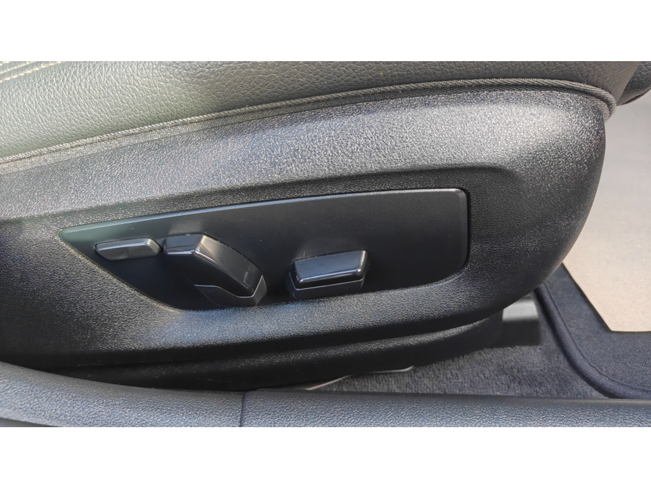 2019 BMW 5 Series - image 14