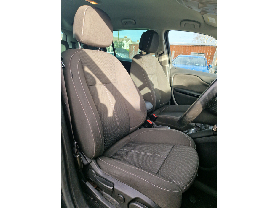 2016 Opel Zafira - image 9