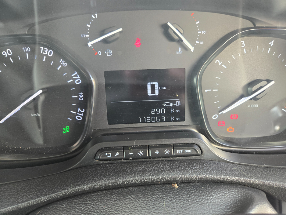 2017 Citroen Dispatch - image 7