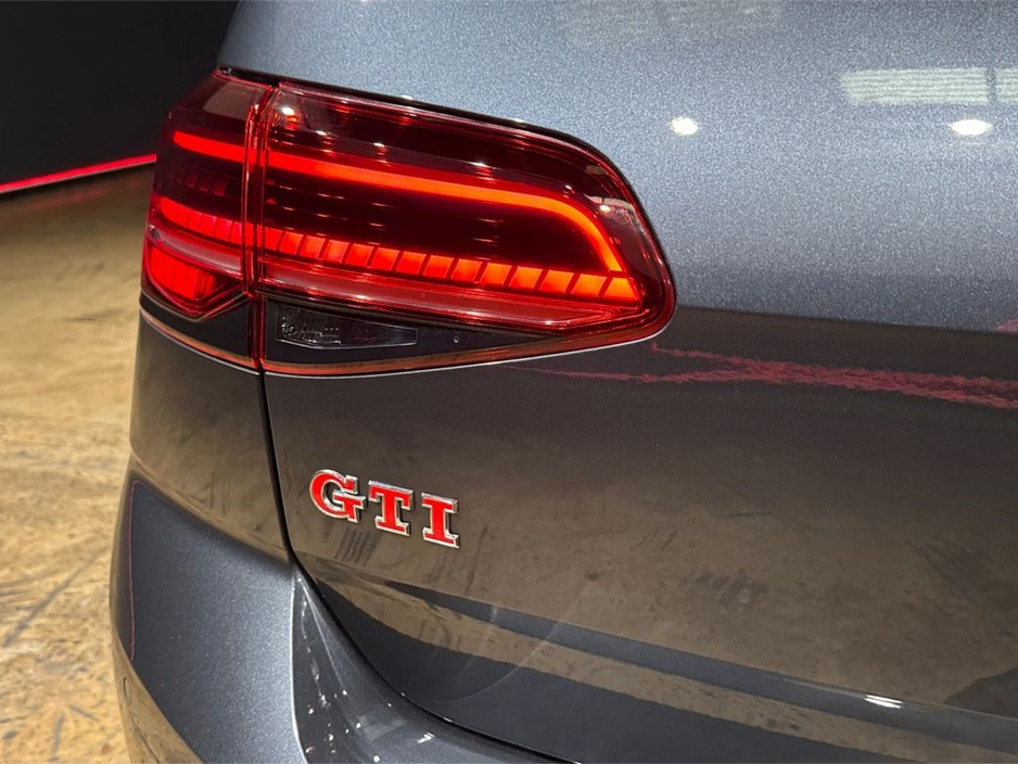 2019 Volkswagen Golf - image 14