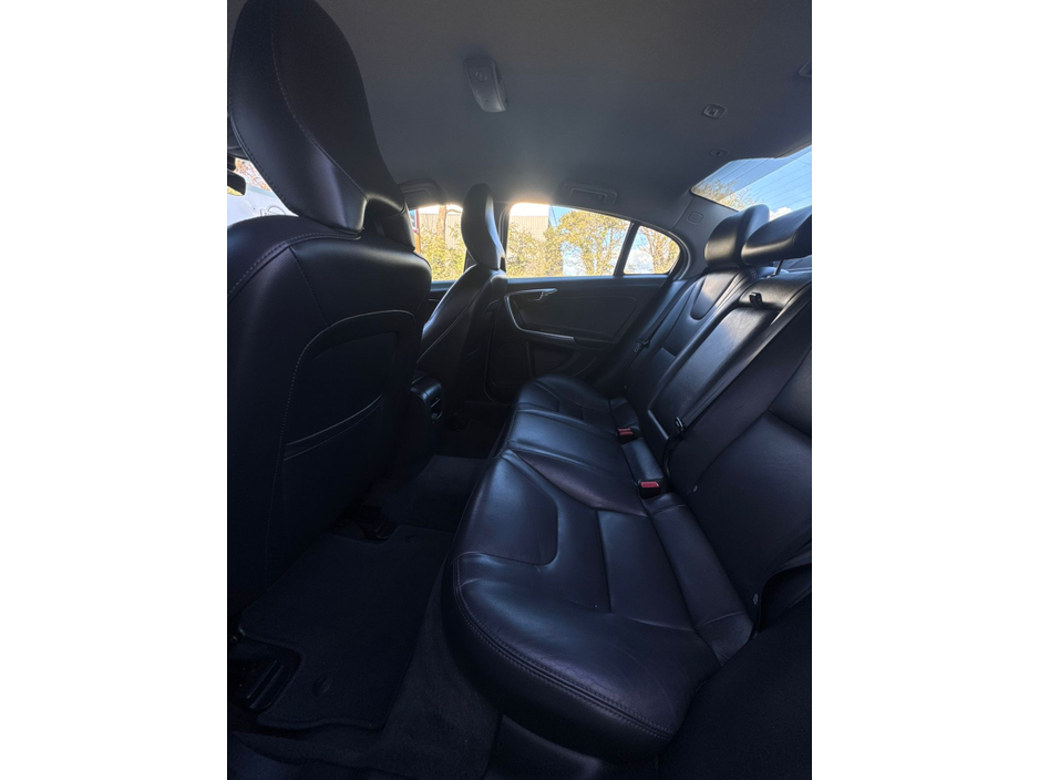 2017 Volvo S60 - image 25