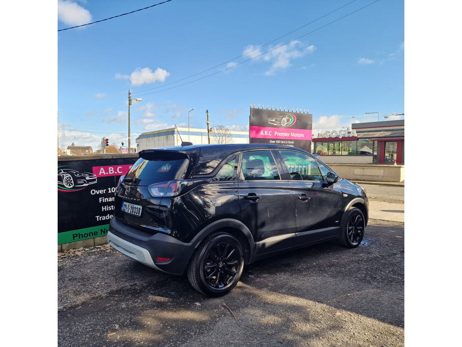 2022 Opel Crossland - image 2