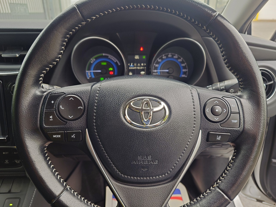 2016 Toyota Auris - image 11