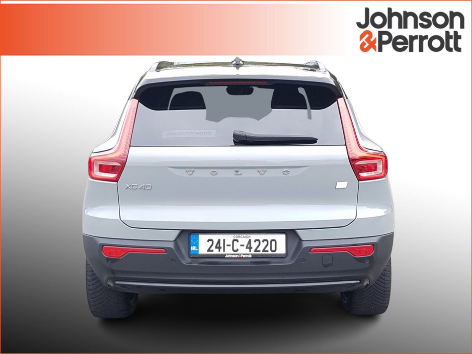 2024 Volvo XC40 - image 6