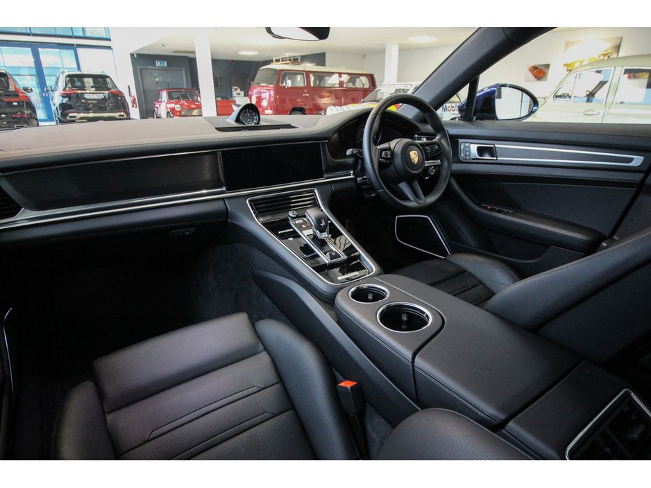 2023 Porsche Panamera - image 22