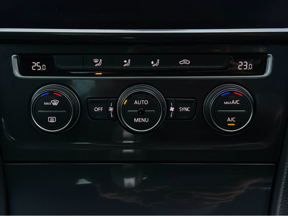 2017 Volkswagen Golf 172 REG NEW MODEL MK7.5 SAT NAV PACK PRIVACY GLASS-REVERSE CAMERA - NAVIGATION - CARPLAY - ANDROID AUTO - DISCOVER PRO €16,450