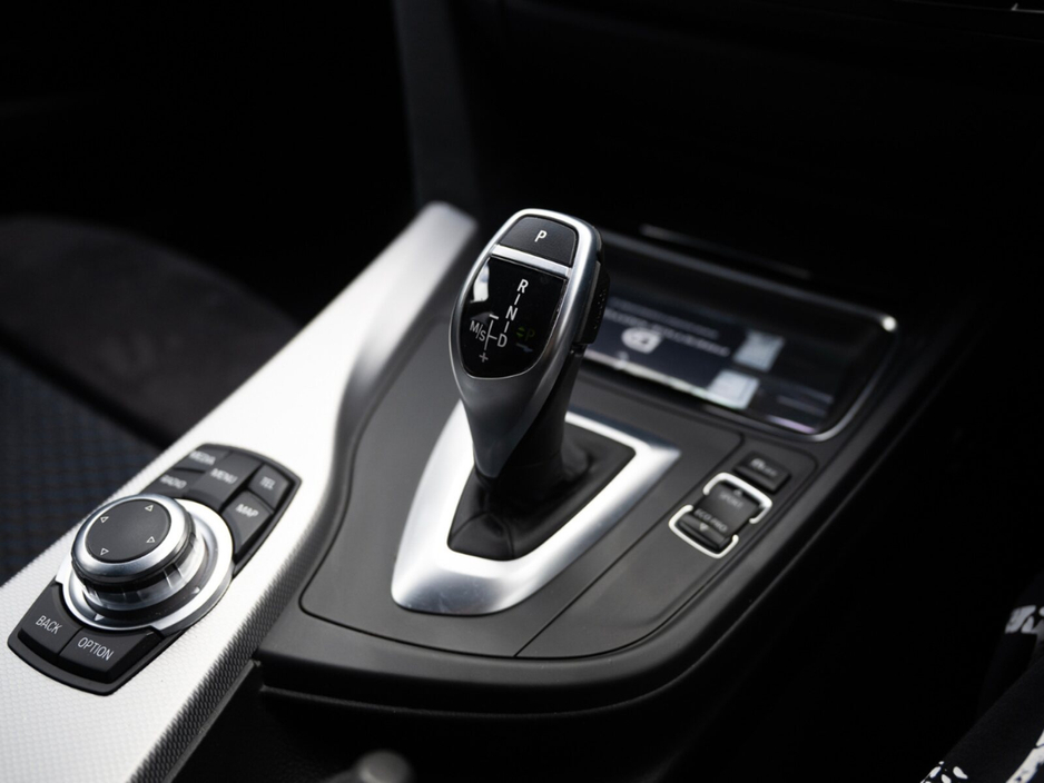 2013 BMW 3 Series - image 20