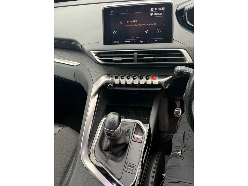 2017 Peugeot 3008 - image 17