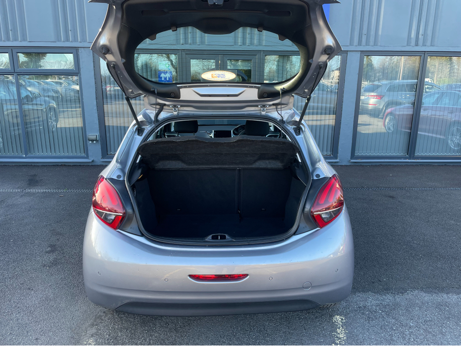 2019 Peugeot 208 - image 5