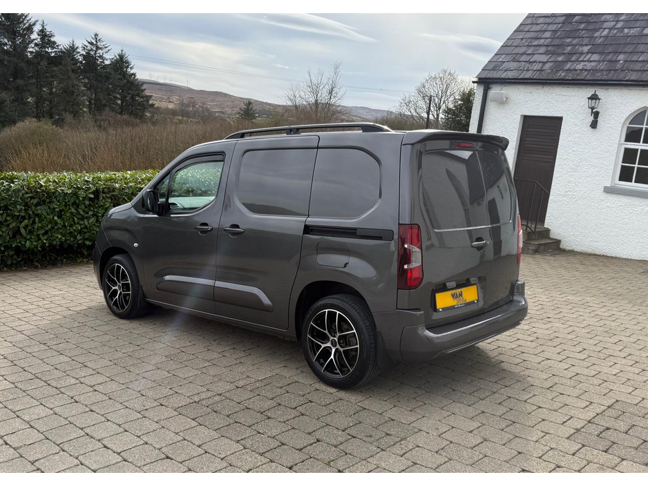 2022 Peugeot Partner - image 4