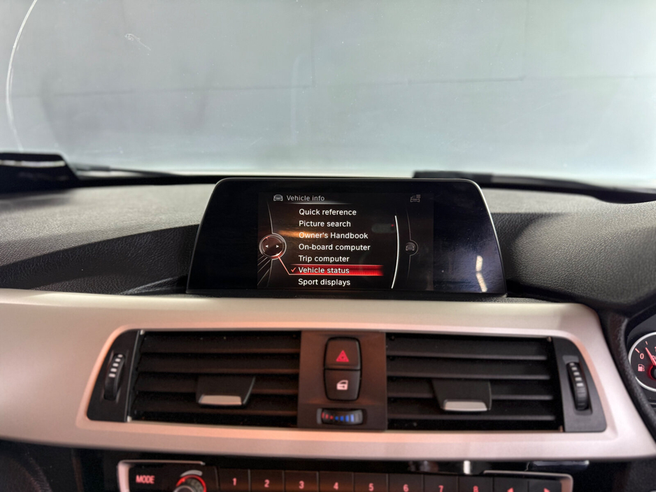 2016 BMW 3 Series - image 29