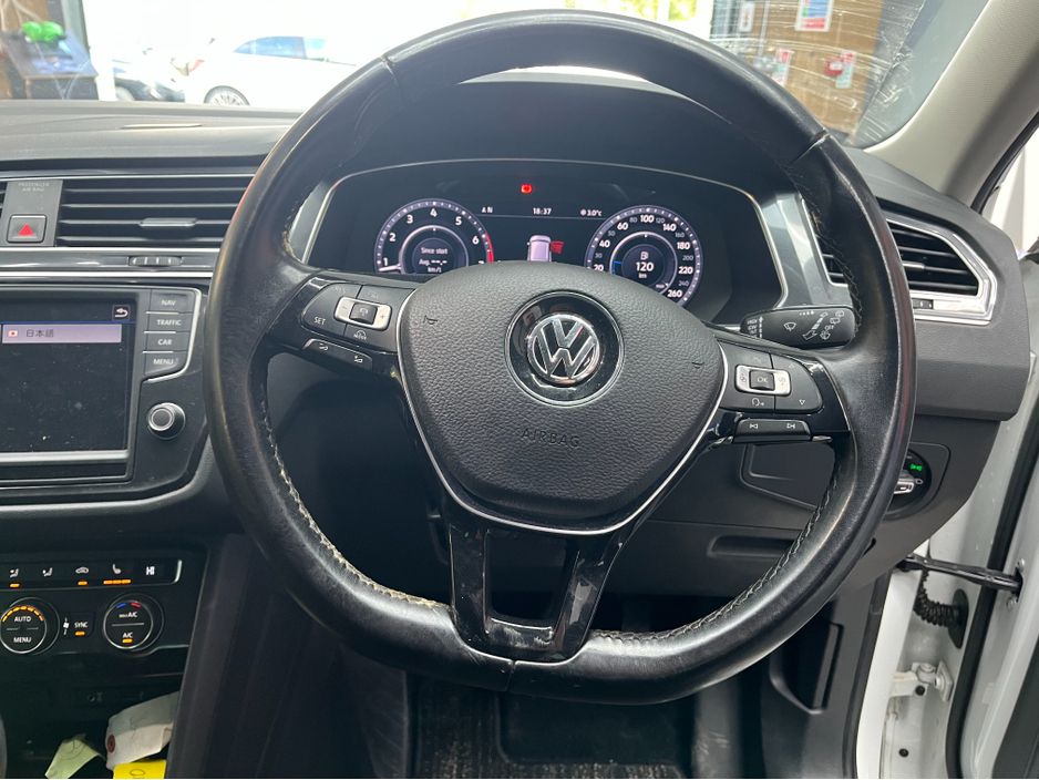 2017 Volkswagen Tiguan - image 8