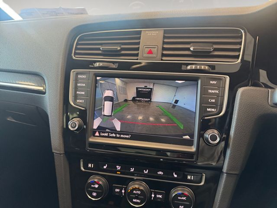 2016 Volkswagen Golf - image 14