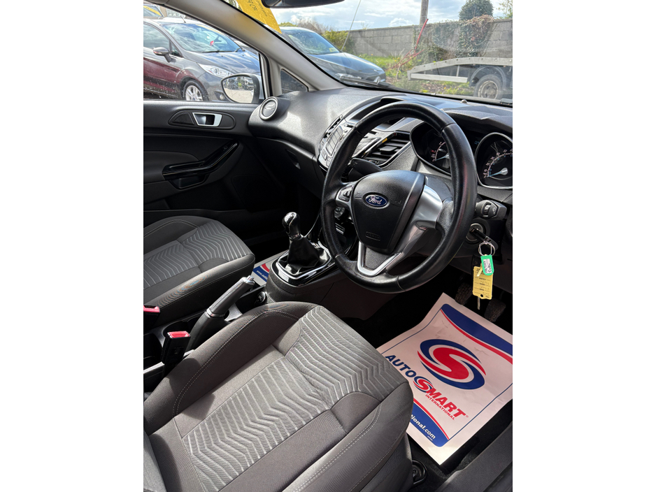 2015 Ford Fiesta - image 4