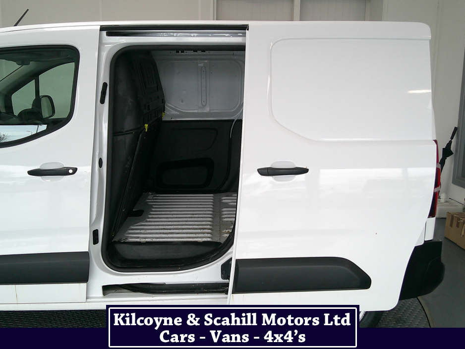 2022 Peugeot Partner - image 16