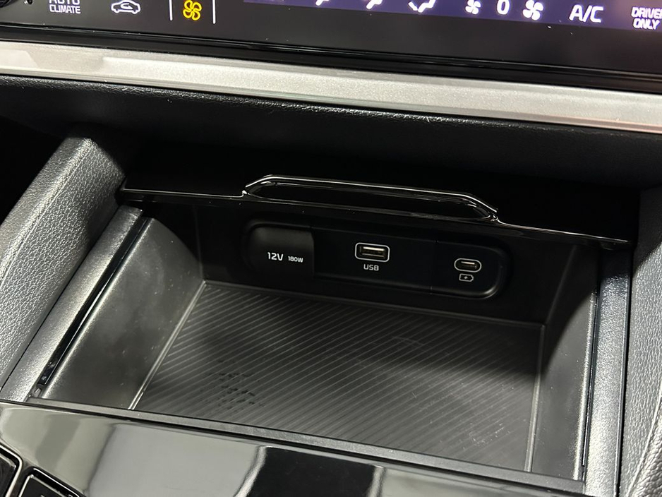 2022 Kia Sportage - image 24