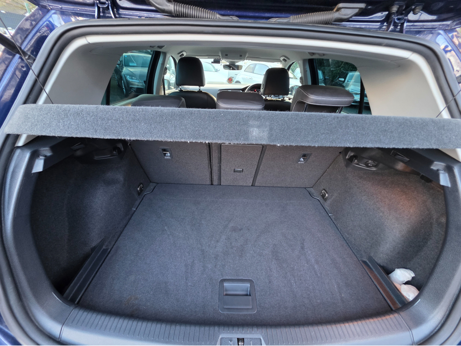 2017 Volkswagen Golf ( 172 REG LEATHER FULL LEATHER SEATS ELECTRIC MEMORY SEATS NAVI VIRTUAL CLOCKS ANDROID AUTO CARPLAY BLIND SPOT REAR TRAFFIC ASSIST ROAD SIGN RECOGNIZING LANE ASSIST LOW TAX BAND €17,500