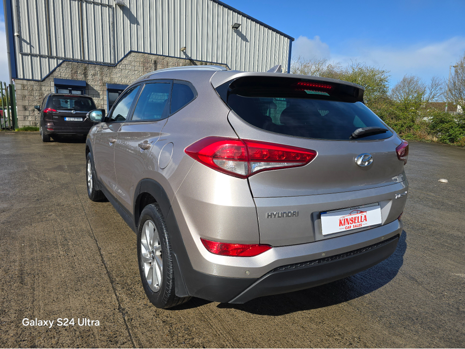 2017 Hyundai Tucson - image 10