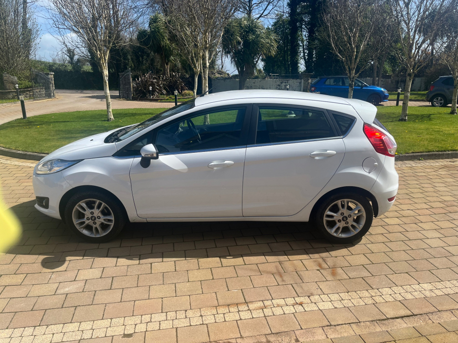 2017 Ford Fiesta - image 3