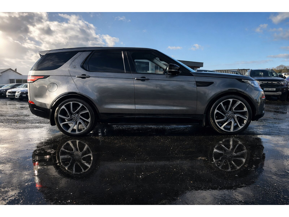 2018 Land Rover Discovery - image 38