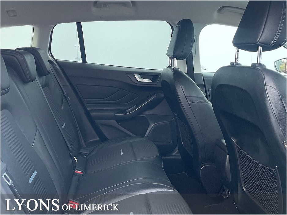2019 Ford Focus - image 5