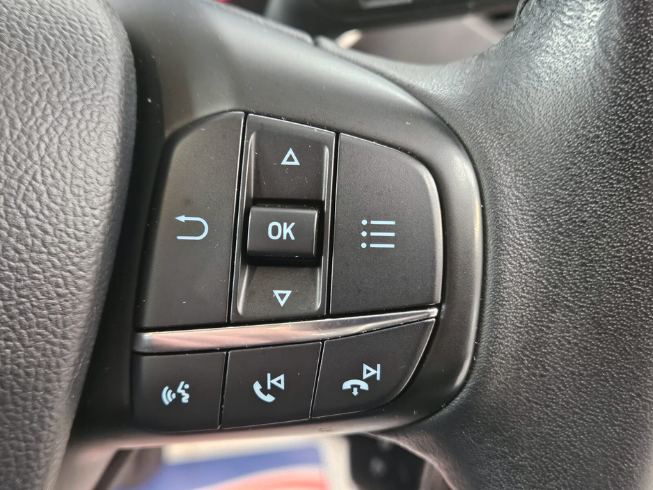 2019 Ford Focus - image 9