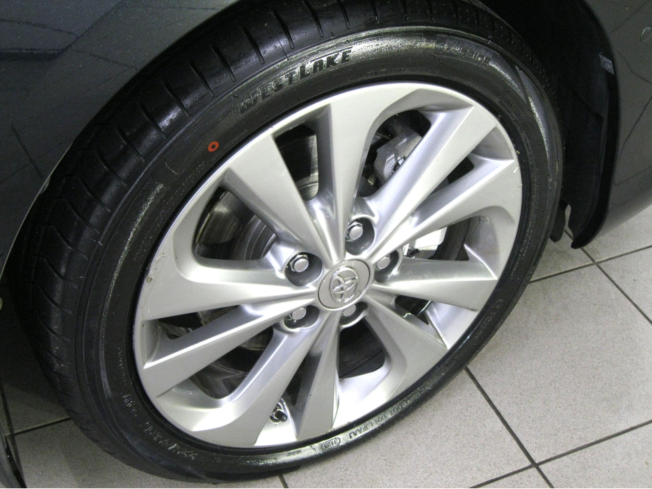 2016 Toyota Auris - image 6