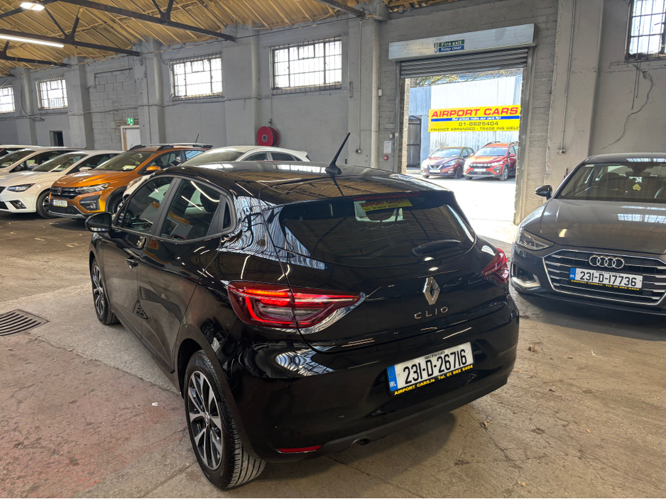 2023 Renault Clio - image 12